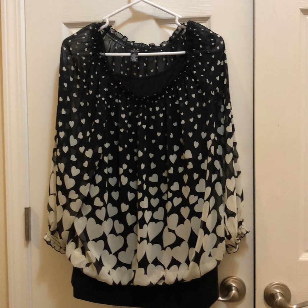 Alfani heart top black and white